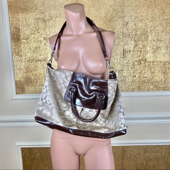 Coach tan canvas & patent leather cross body bag - Picture 4 of 12